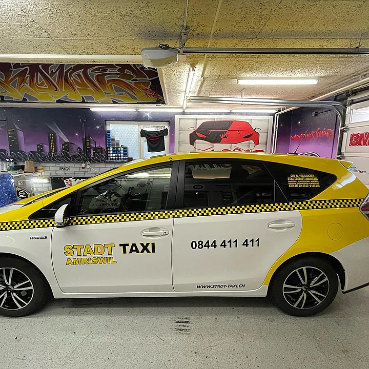 Toyota (Stadt Taxi Amriswil), Teilfolierung, Bild 1