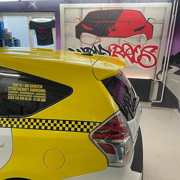 Toyota (Stadt Taxi Amriswil), Teilfolierung, Bild 2