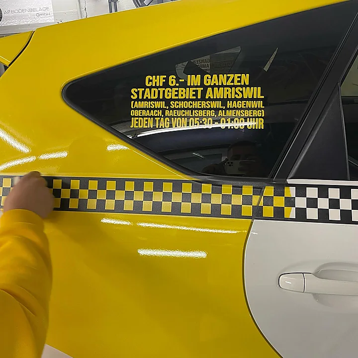 Toyota (Stadt Taxi Amriswil), Teilfolierung, Bild 8