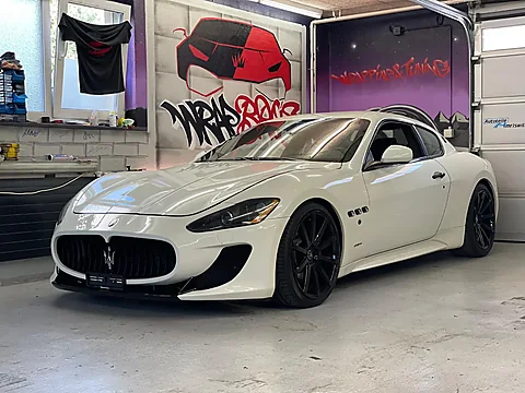 Maserati GranTurismo S, Chrome Delete + Bodykit von WrapBro's