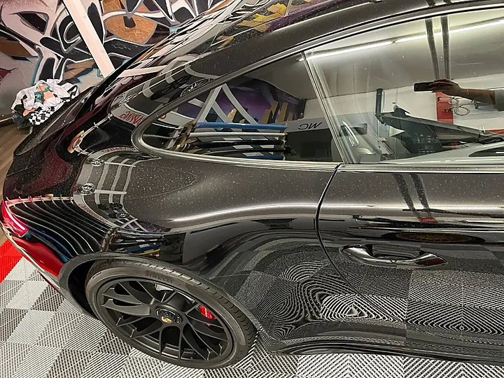 Porsche 911 Carrera 4 GTS, Tönung, Bild 3