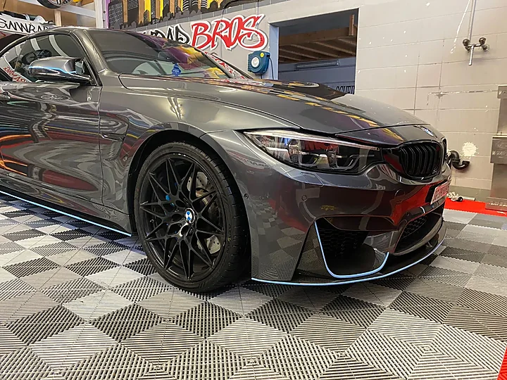 BMW M4, Teilfolierung + Beschriftung, Bild 1