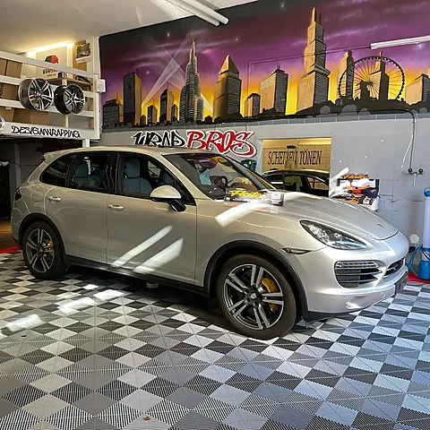 Porsche Cayenne, Chrome Delete + Bodykit von WrapBro's