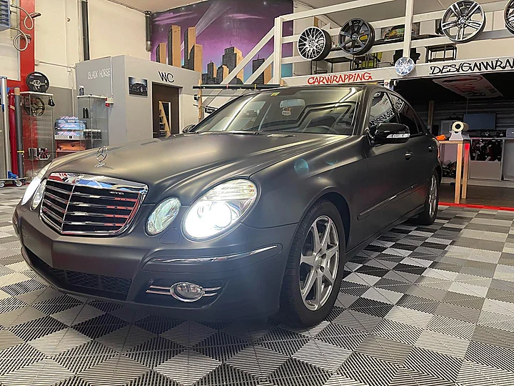 Mercedes-Benz E-Klasse, Folierung, Bild 3
