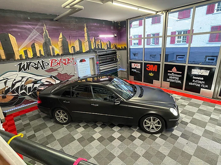 Mercedes-Benz E-Klasse, Folierung, Bild 6