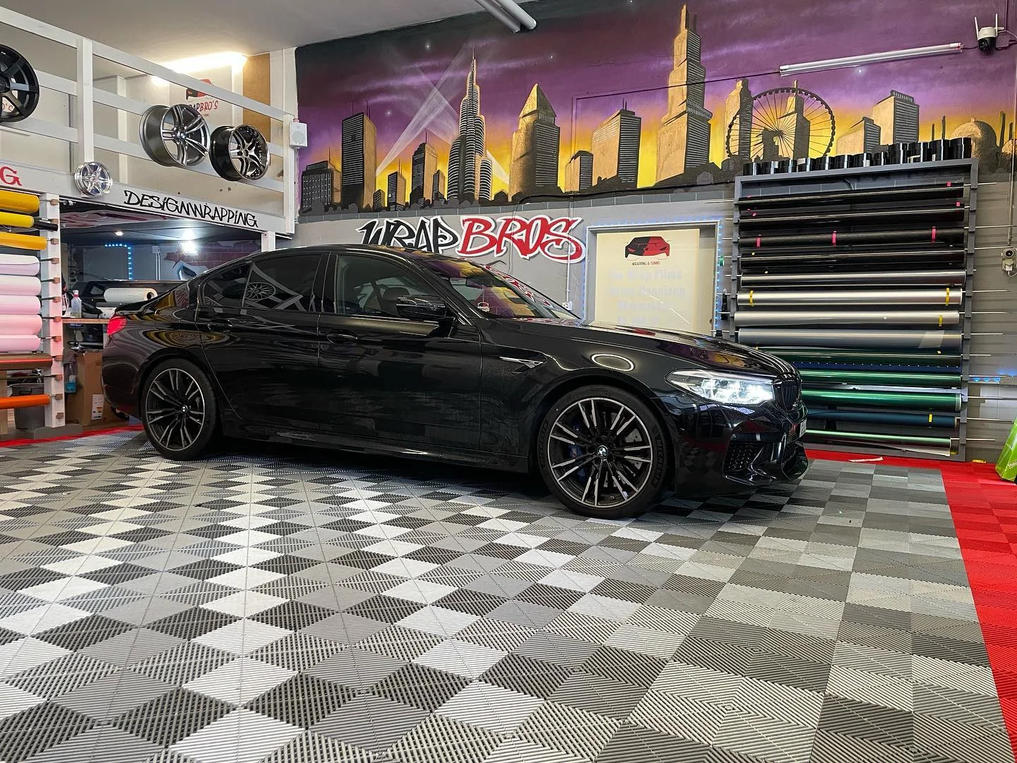 BMW M5, Chrome Delete