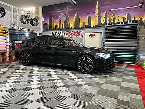 BMW M5, Chrome Delete von WrapBro's