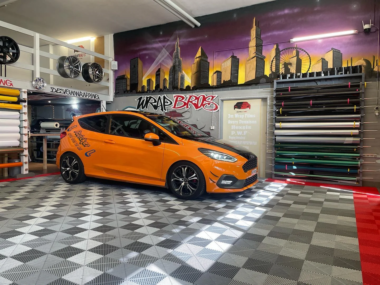 Ford Fiesta (Fahrschule Stricker), Teilfolierung + Beschriftung