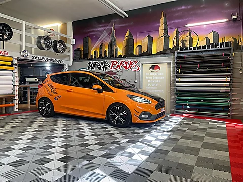 Ford Fiesta (Fahrschule Stricker), Teilfolierung + Beschriftung von WrapBro's