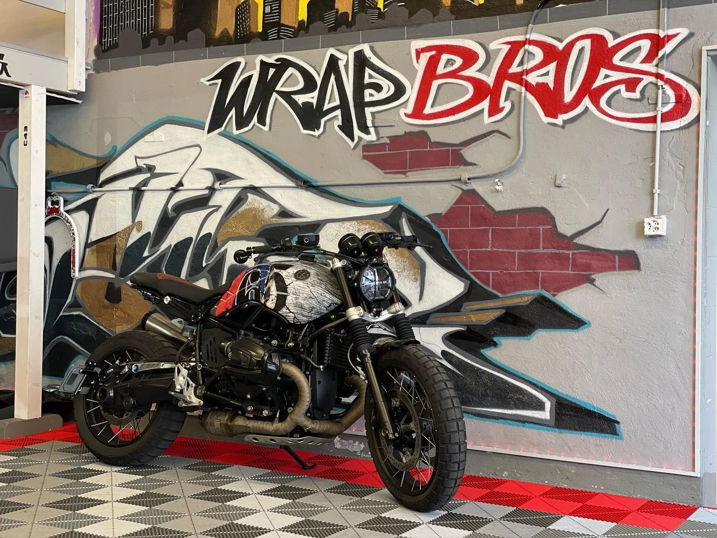 BMW R nineT Scrambler (Motorrad), Motorradfolierung + Design