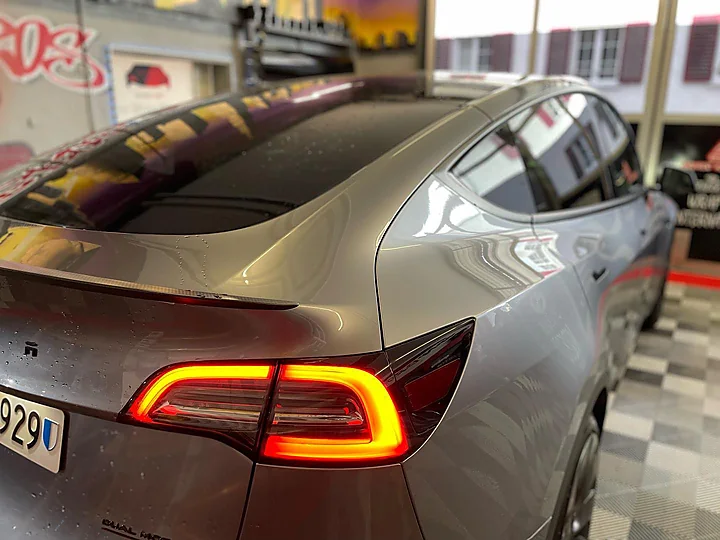 Tesla Model Y Performance, Chrome Delete, Bild 4
