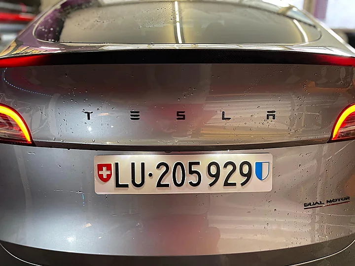 Tesla Model Y Performance, Chrome Delete, Bild 5