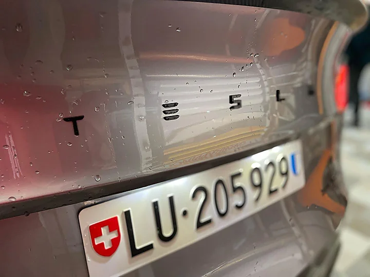 Tesla Model Y Performance, Chrome Delete, Bild 6