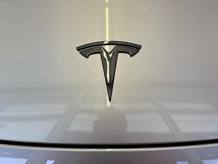 Tesla Model Y Performance, Chrome Delete, Bild 7