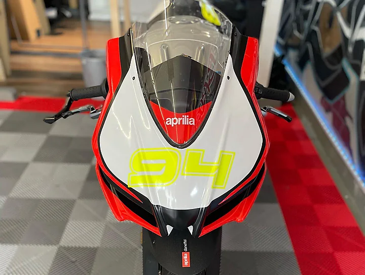 Aprilia RSV4 Superbike (Motorrad), Motorradfolierung, Bild 1