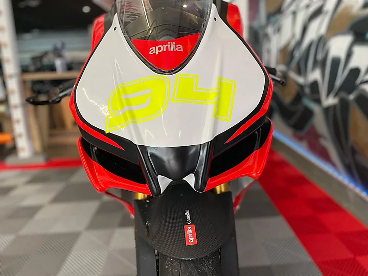 Aprilia RSV4 Superbike (Motorrad), Motorradfolierung, Bild 4
