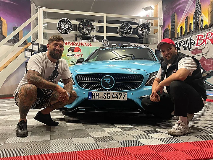 Fahrzeug für Senad Gashi (Ringfluencer Mobil), Folierung + Beschriftung + Reinigung, Bild 8