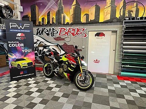 Ducati Streetfighter V4 S (Motorrad), Motorradfolierung + Design von WrapBro's