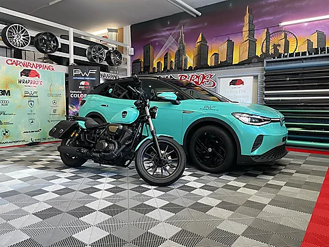 VW ID.4 und Yamaha XV 950R, Folierung (Auto + Motorrad) von WrapBro's