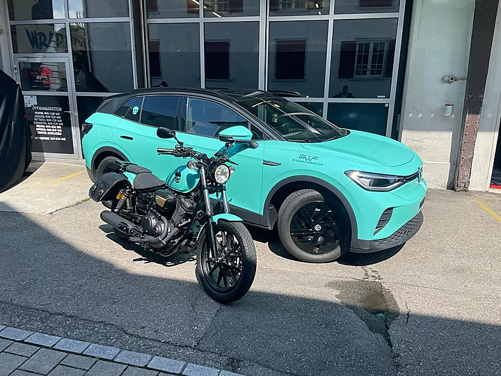 VW ID.4 und Yamaha XV 950R, Folierung (Auto + Motorrad), Bild 5