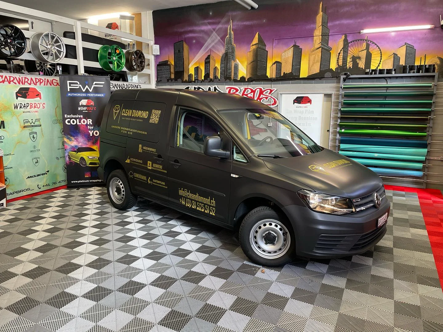 VW Caddy (Firmenfahrzeug), Folierung + Beschriftung