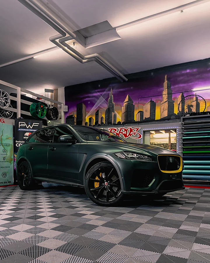 Jaguar F-Pace SVR, Folierung + Lackierung, Bild 1