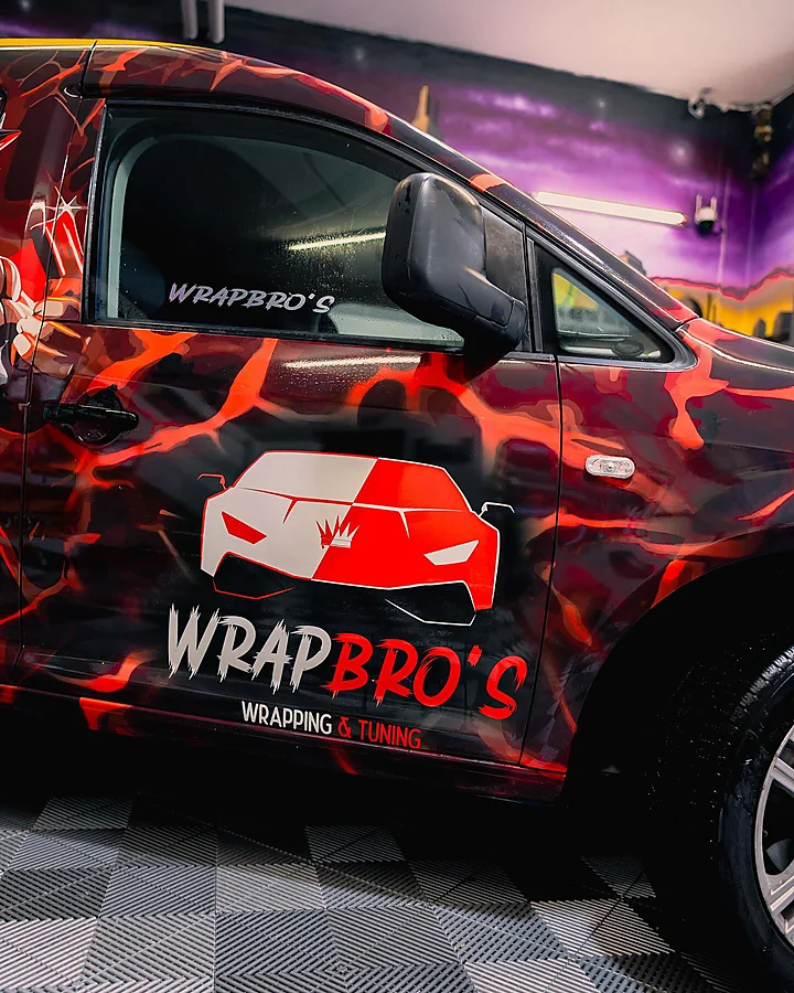 Firmenfahrzeug WrapBro's, Digitaldruckfolierung, Bild 1