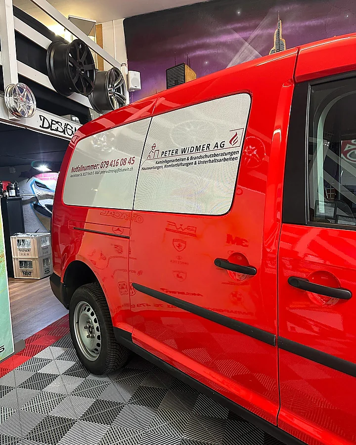 VW Caddy (Firmenfahrzeug Peter Widmer AG), Folierung + Beschriftung + Lackierung, Bild 3