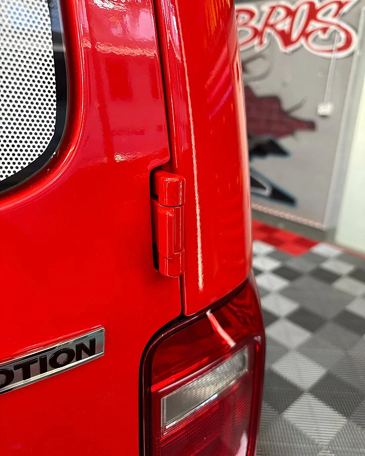 VW Caddy (Firmenfahrzeug Peter Widmer AG), Folierung + Beschriftung + Lackierung, Bild 8