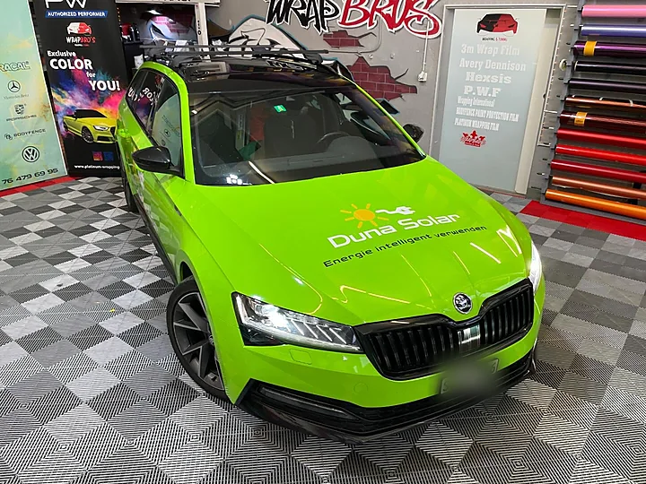 Skoda (Firmenfahrzeug), Folierung + Beschriftung, Bild 1