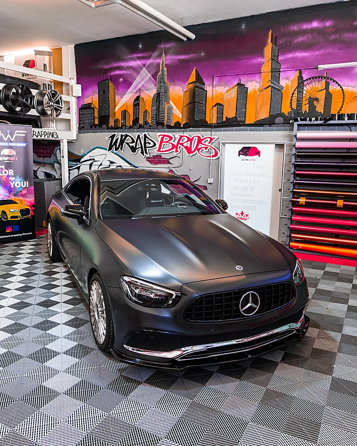 Mercedes-Benz E-Klasse, Folierung, Bild 1
