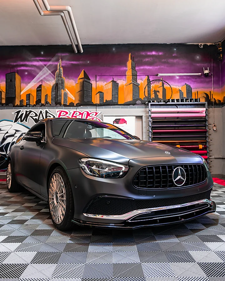 Mercedes-Benz E-Klasse, Folierung, Bild 4