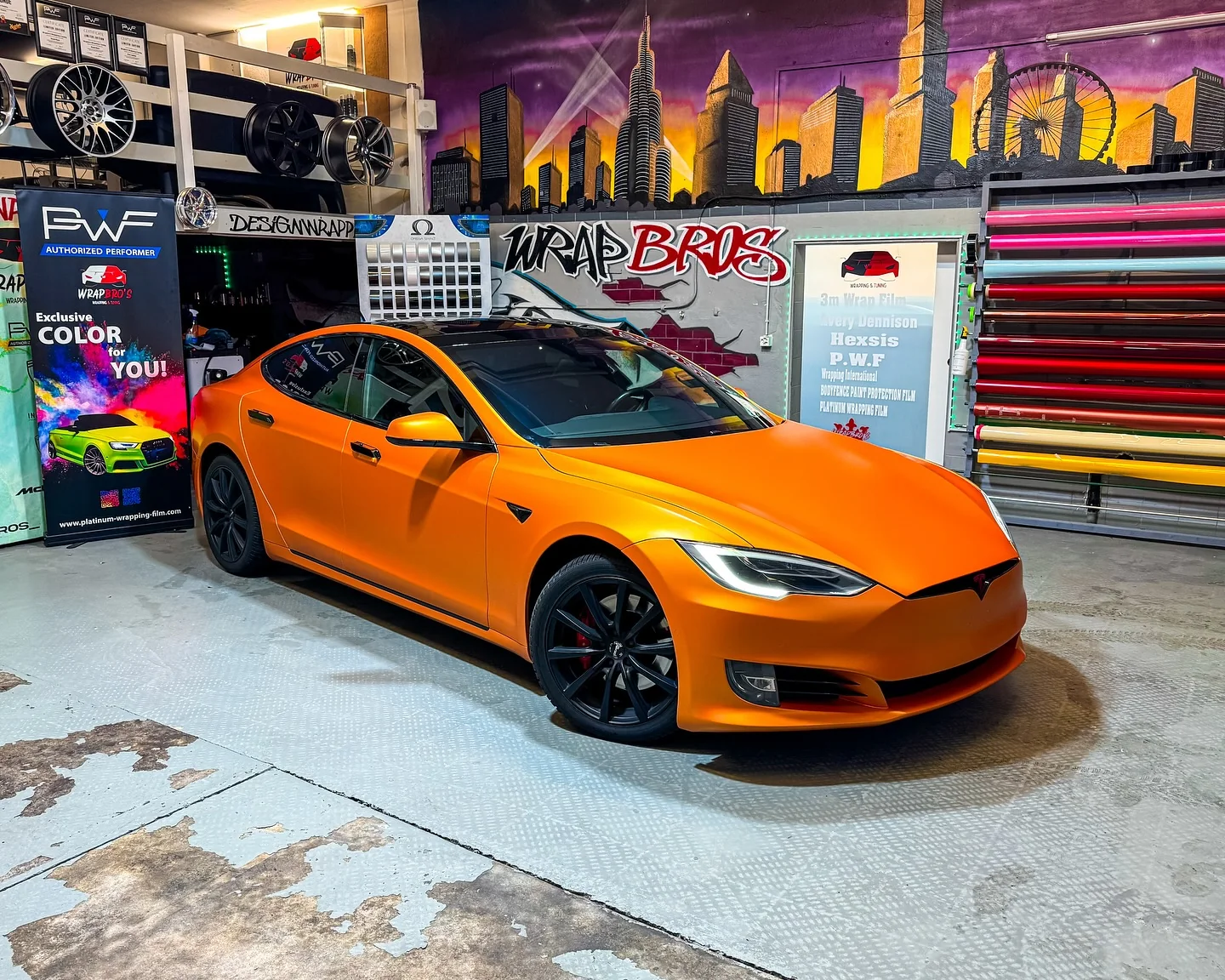 Tesla, Folierung