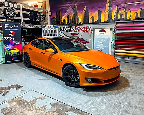 Tesla, Folierung von WrapBro's